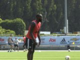 Lukaku links up with United