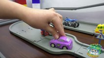 Acerca de coches dibujos animados juguete de dibujos animados sobre los coches de carreras de juguete