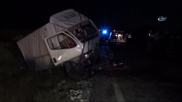 Kütahya'da Kamyonetle Jandarma Aracı Çarpıştı: 1 Şehit, 3'ü Asker 7 Yaralı