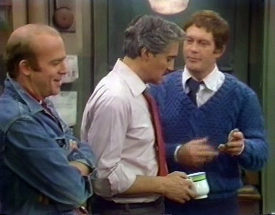 Barney Miller S08E14 Arrival