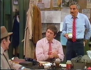 Barney Miller S08E15 Obituary