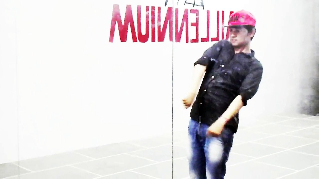 Popping Dance in Slow Motion Experiment ACTO BIBER