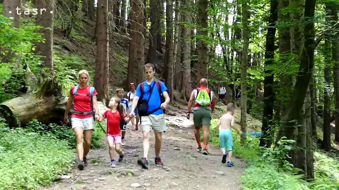 Starhrad – prehliadaný sused hradu Strečno