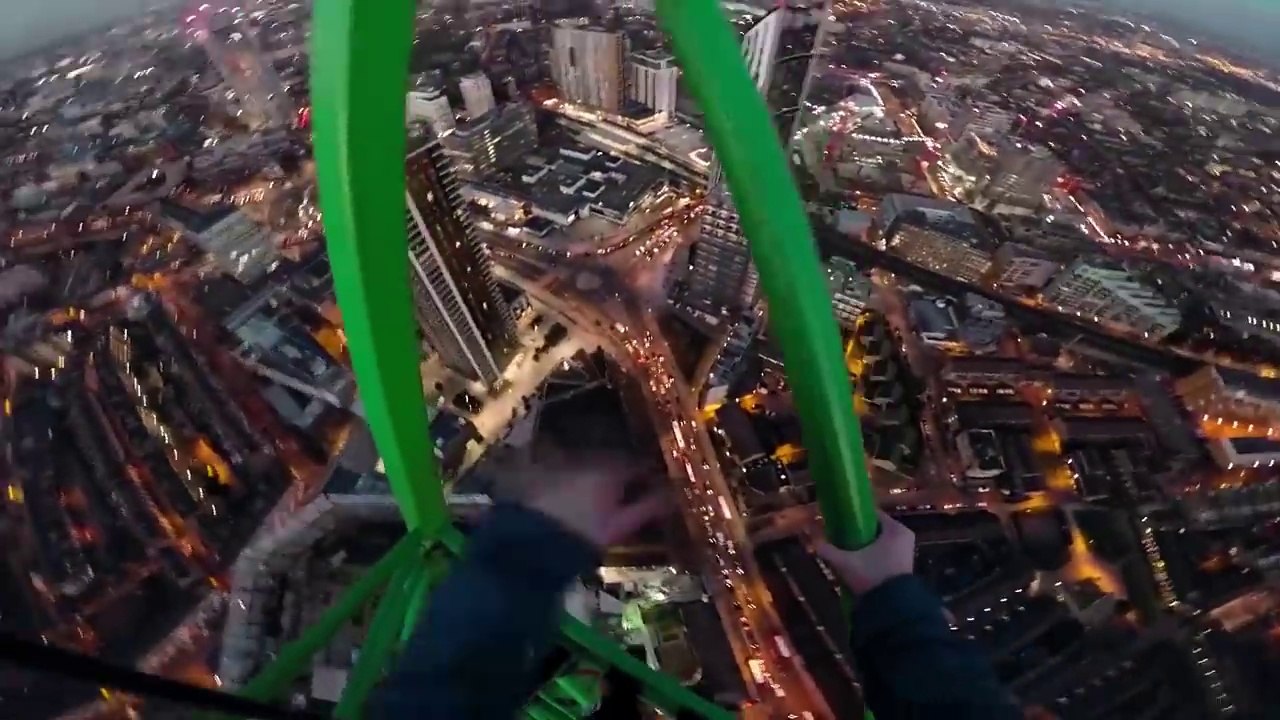 Escalade d'une grue géante à Londres, poursuivi par la police en Hélicoptère !