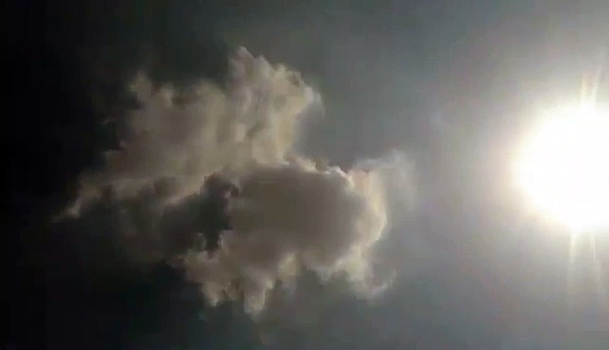 A bond of love between clouds,sunlight and sky. Perfection Video 9