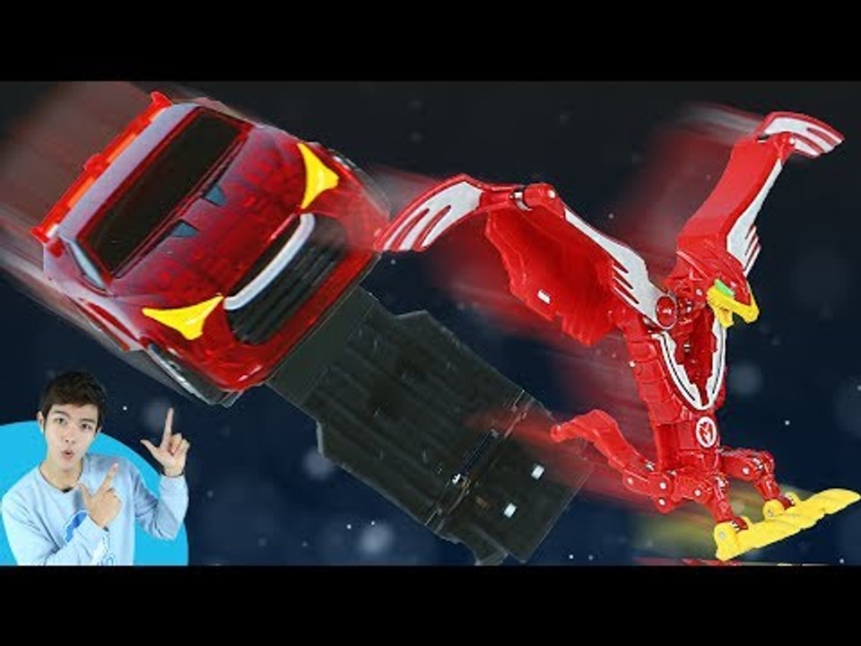 팝업하며 윙피닉스를 발사하는 신제품 터닝메카드W 윙피닉스! 캐빈의 슈팅 메카니멀 장난감 놀이 l 캐리앤 플레이