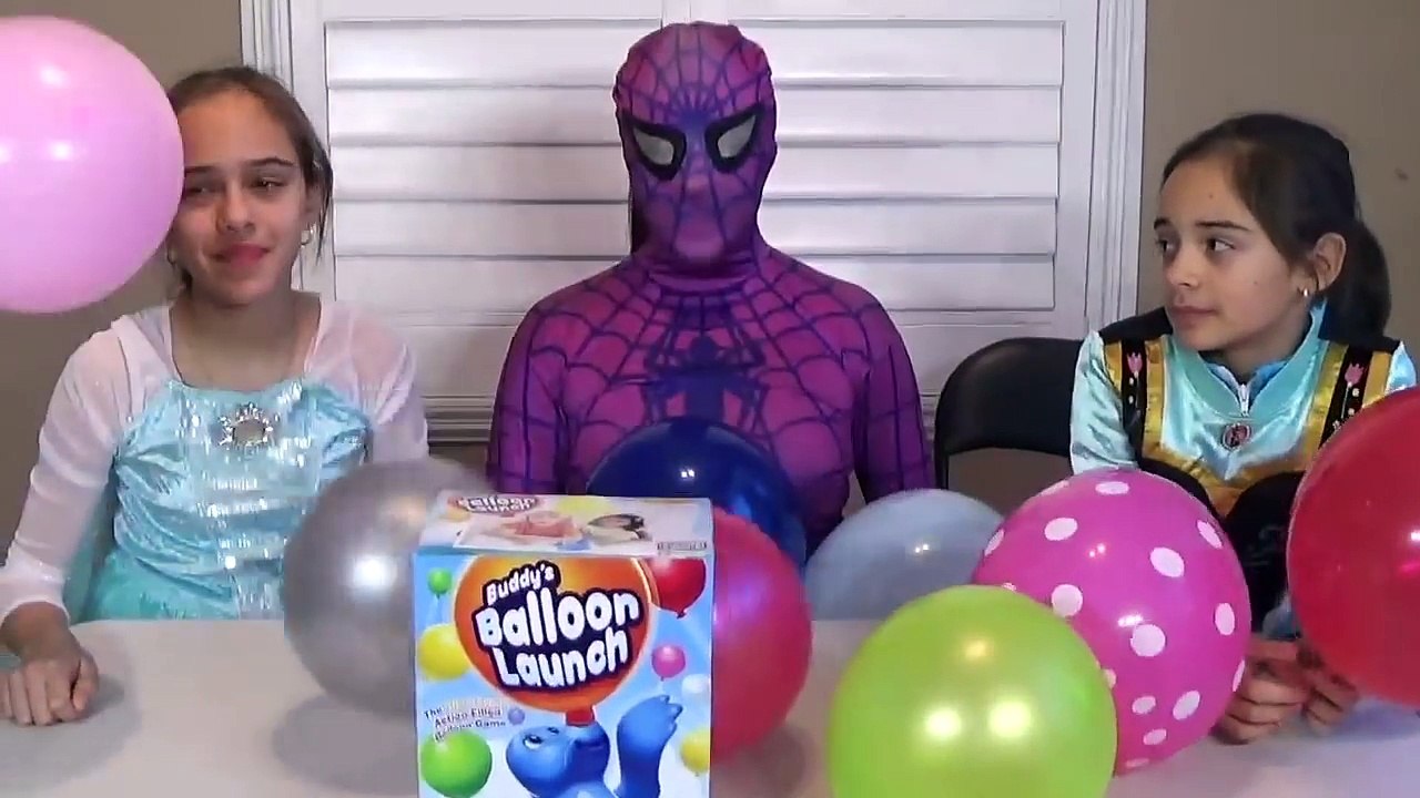 Et Pâques des œufs gelé dans de vie rose réal Fille de laraignée super-héros contre T-rex elsa anna joker