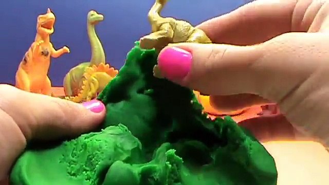 Huevos huevos huevos Niños sorpresa dragones dinosaurios juguetes en los rusos huevos Kinder Sorpresa dinos Plaid