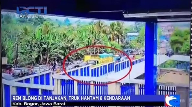 Rekaman CCTV Truk Maut Hantam 8 Kendaraan di Bogor