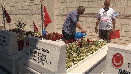 Gaziosmanpaşalı 15 Temmuz Şehidi Kabri Başında Anıldı