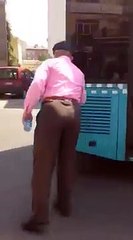 YAŞLI AMCA AKP'YE AĞIR KÜFÜRLER EDİYOR (+18)