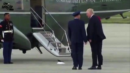 Quand Donald Trump veut remettre sa casquette à un militaire