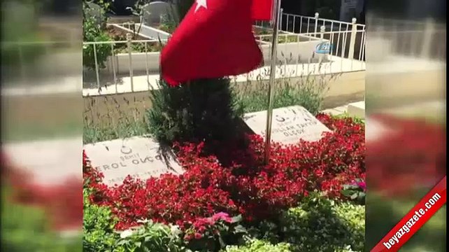 Erdoğan 15 Temmuz şehidinin mezarı başında Kur'an okudu