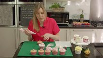 Gâteau décoration une fleur Comment parfait tuyau se leva des roses le le le le la à Il gardiens de crème au beurre buttercream