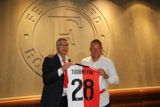 10-07-2017 Jens Toornstra tekent nieuw contract bij Feyenoord