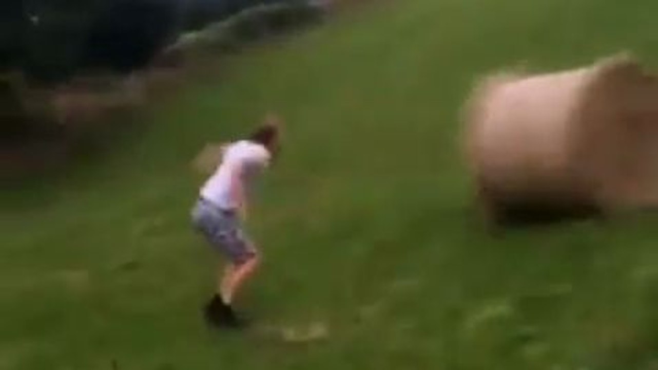 Homme vs Ballot de pailles