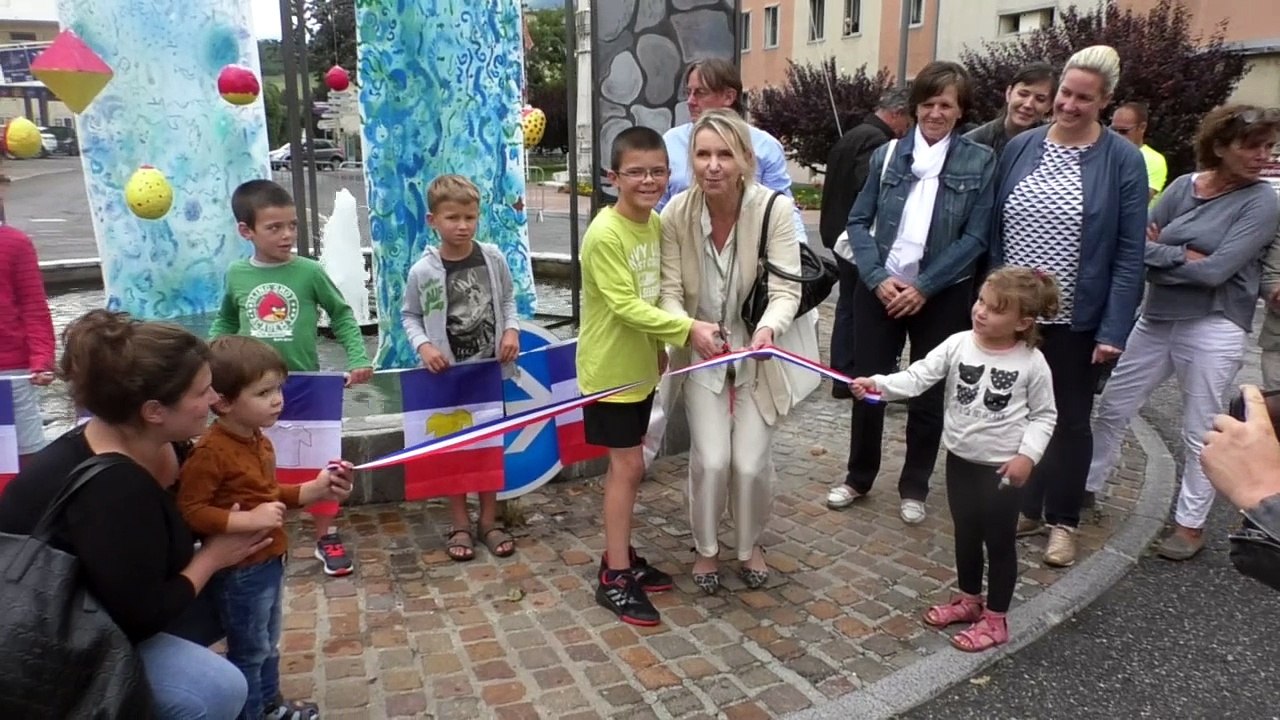 Hautes-Alpes : le rond-point de la gare d'Embrun aménagé par les enfants pour le Tour de France