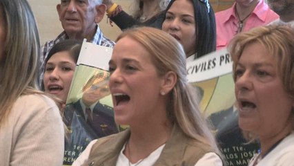 Tintori llama a votar en masa plebiscito contra Maduro