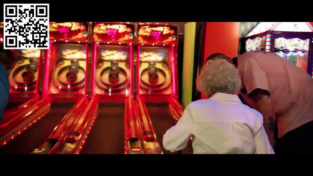 Le cadeau qu'a fait Macklemore pour les 100 ans de sa grand mère fait le buzz sur Internet