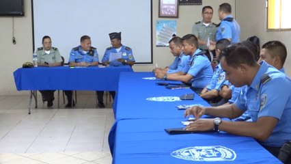 Capacitan a policías en labores comunitarias