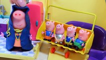 Cerdo en dibujos animados Peppa Pig de la bruja juguetes visitar Peppa Pig Peppa de