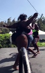 فتاة نيجيرية من وزن الريشة تبهر العالم من رقصها ههههه