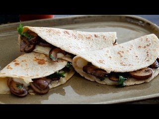 Quesadillas de hongos con epazote