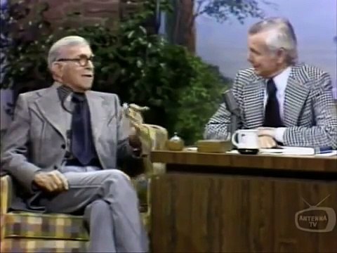 The Tonight Show Starring Johnny Carson: 11/30/1976.George Burns