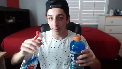 En botella en en broma Gatorade Windex Wendys