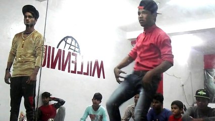 Anshu vs Dev Poper dubstep dancing battle Raja Dance Studio