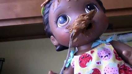 BABY ALIVE makes her own SMOOTHIE! The Lilly and Mommy Show! Gross smoothy and SURPRISE en