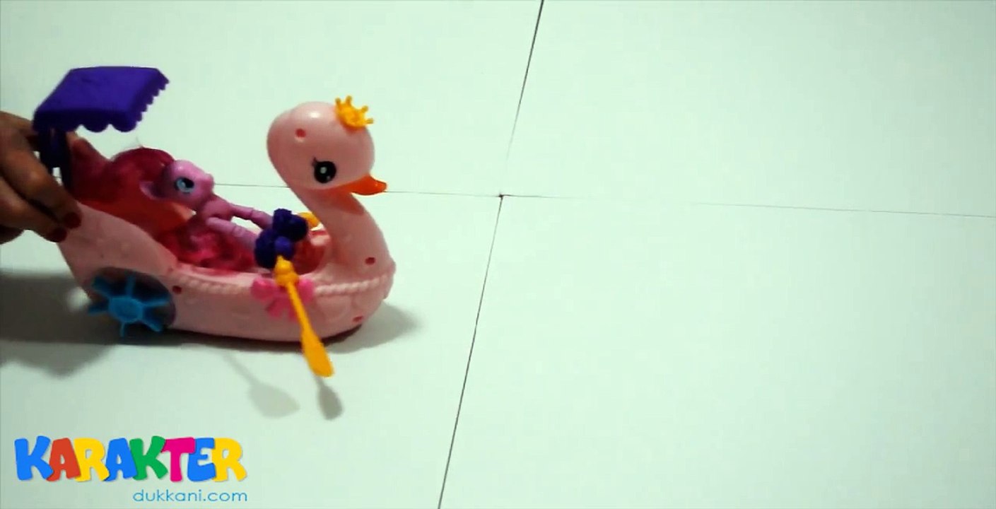 My Little Pony Pinkie Pie Kuğu Botu Karakter Dükkanı'nda