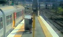 Masraftan kaçıp buzdolabını trenle taşıdı ama cezadan kurtulamadı