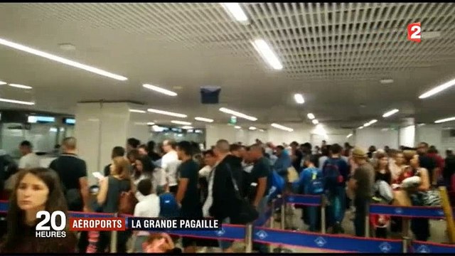 Les voyageurs exaspérés dans les aéroports parisiens confrontés à des attentes interminables ! Regardez