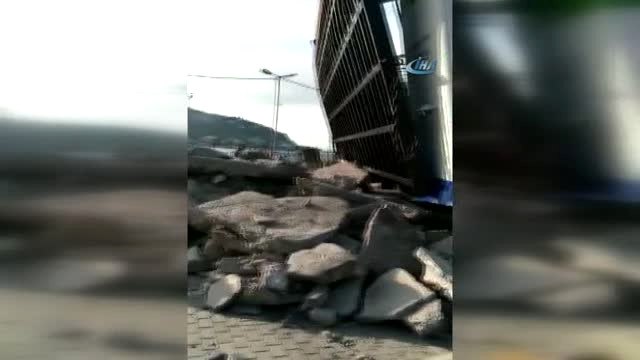 Motorları Duran Vapur İskeleye Çarptı