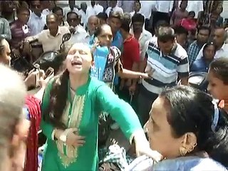 Pati patni ne ki court me fight.