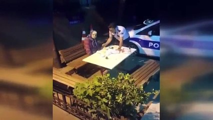Türk Polisinden Evlat Şefkati