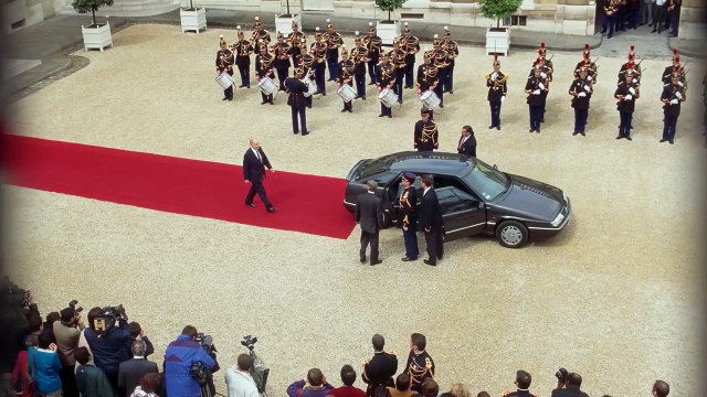 Carreaux cassés, fuites d'eau...L'Élysée en très mauvais état.