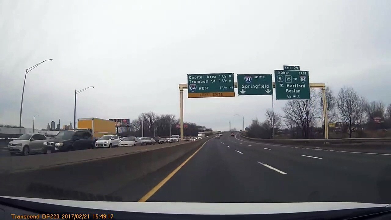 Il ne respecte pas le code de la route et se fait surprendre par la police !