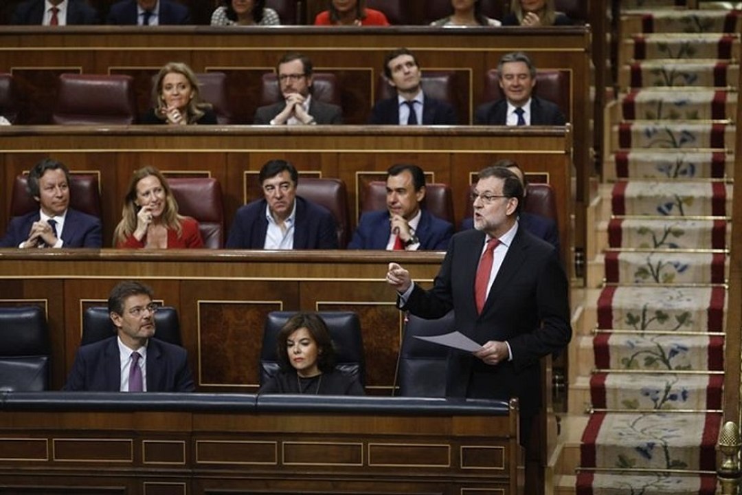 Rajoy se defiende atacando a Podemos con Venezuela