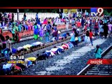 People dangerously turned rail track into picnic place,Anand-Tv9 Gujarati