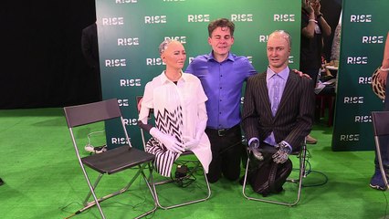 Roboter diskutieren die Zukunft des Menschen
