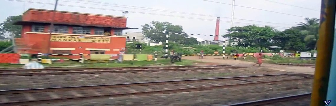 MGS WAP-4 Jammu Tawi trying to escape from overtake by Duronto - HWH WAP-4 hits hard !!