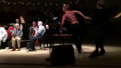 Des Femen interrompent un concert de Woody Allen à Hambourg