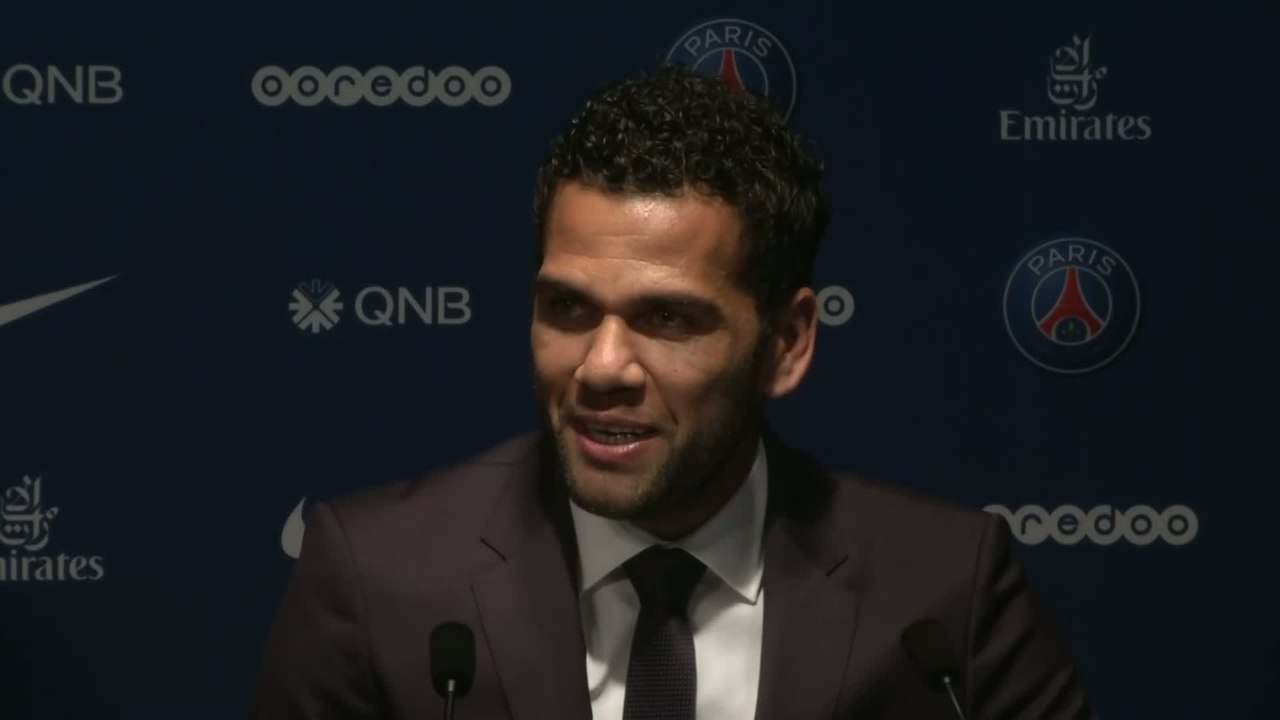 Foot - L1 - PSG : Dani Alves «Paris me draguait depuis longtemps»