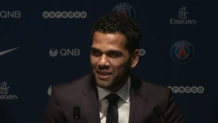 Foot - L1 - PSG : Dani Alves «Paris me draguait depuis longtemps»