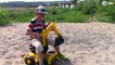CARS TOYS BRUDER DIGGER | Экскаватор в песке ищет маленькую Машинку Обзор Машинок Игрушки для Детей
