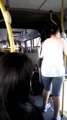 Des passagers terrifiés lorsqu'un bus se coupe en deux au Brésil