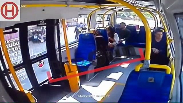 Napao ženu u autobusu jer je imala prekratku suknju