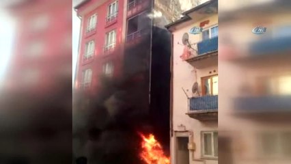 Çocukların Oyunu Evi Kül Etti